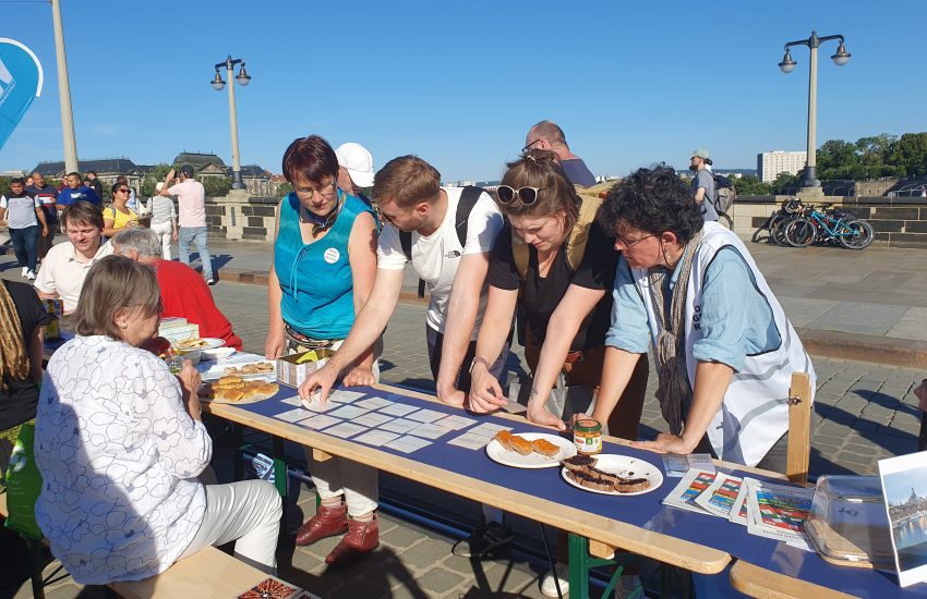 Die OMAS bei "Dresden is(s)t bunt"