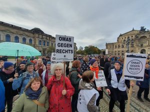 OMAS GEGEN RECHTS beim Gegenprotest