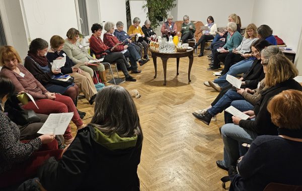 Feiern und Singen im und mit dem FrauenBildungsHaus Dresden