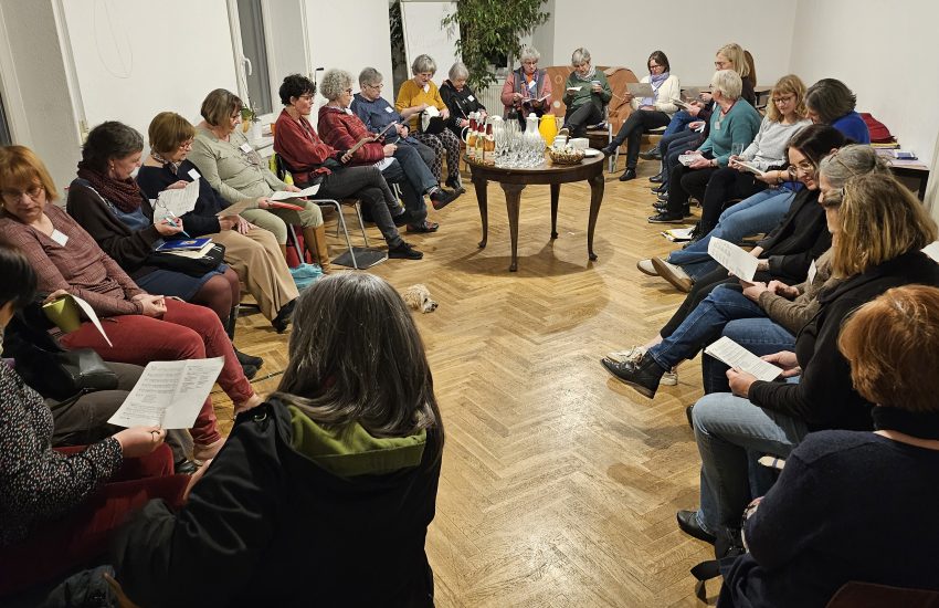 Feiern und Singen im und mit dem FrauenBildungsHaus Dresden