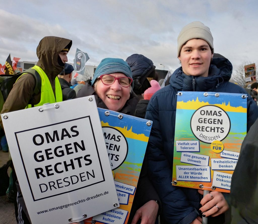 Oma und Enkel bei "Widersetzen"