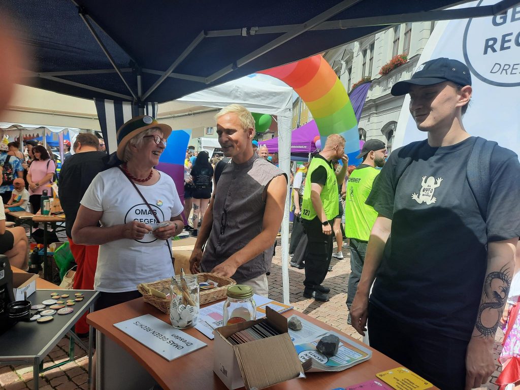 OMAS GEGEN RECHTS beim CSD in Pirna